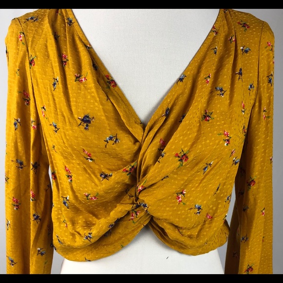 Divided Long Sleeve Crop Top - Picture 3 of 6